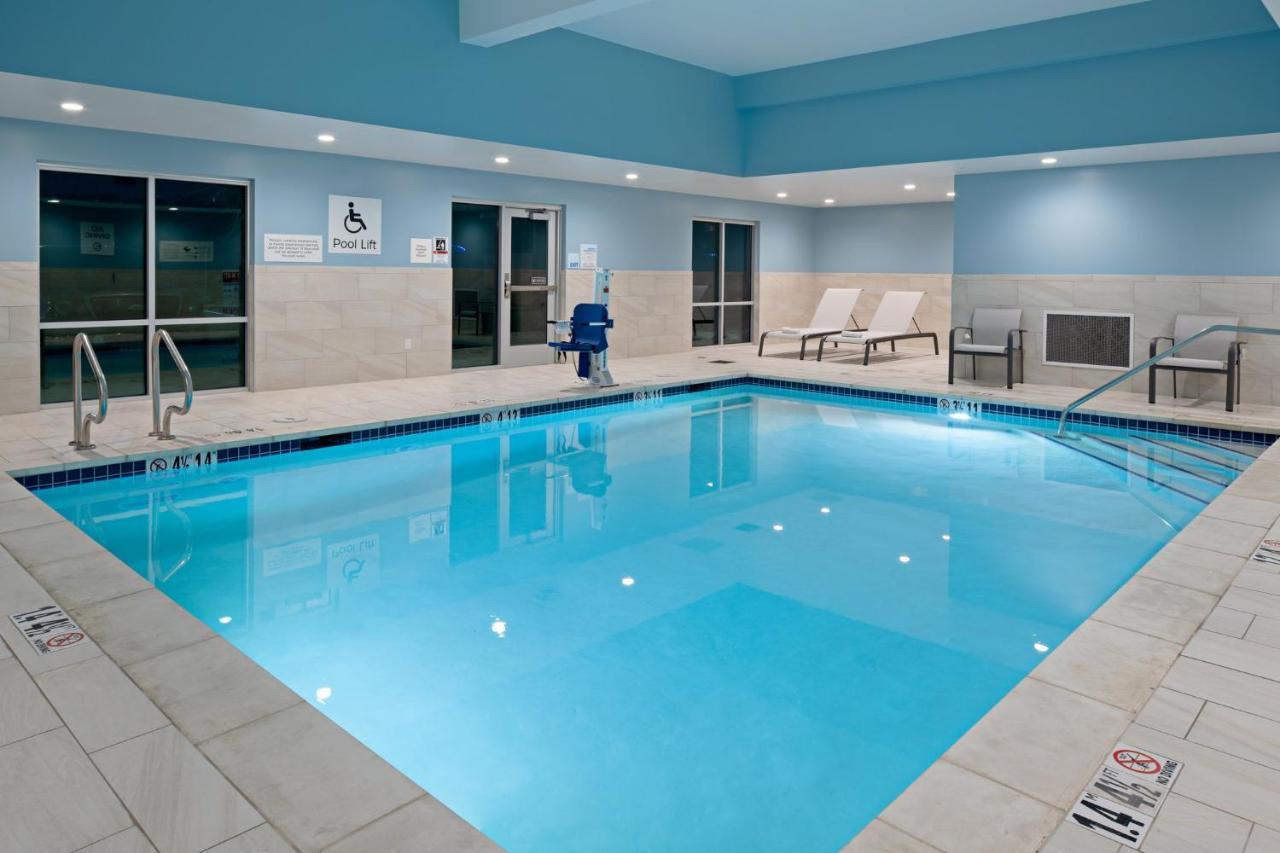 Holiday Inn Express & Suites - Hollister By Ihg Eksteriør billede