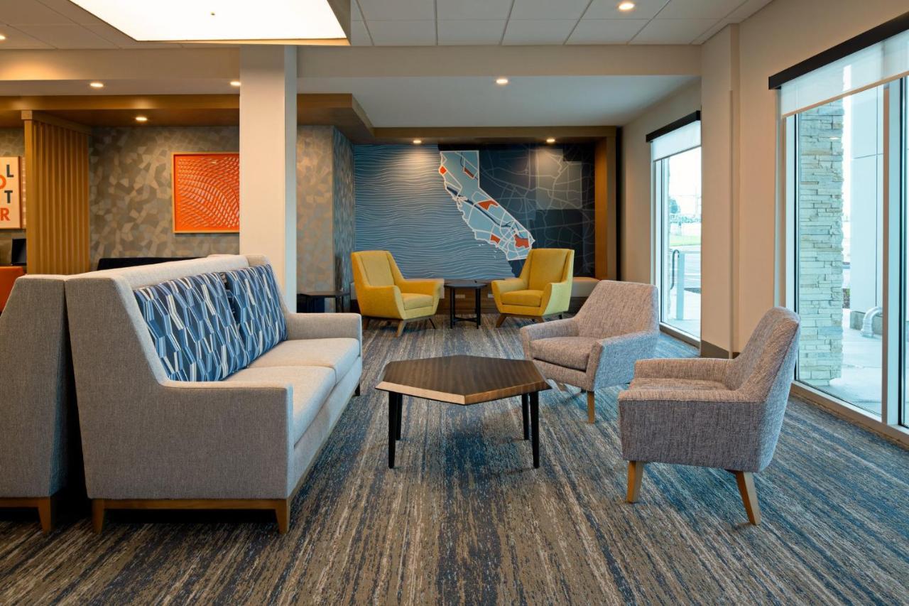 Holiday Inn Express & Suites - Hollister By Ihg Eksteriør billede