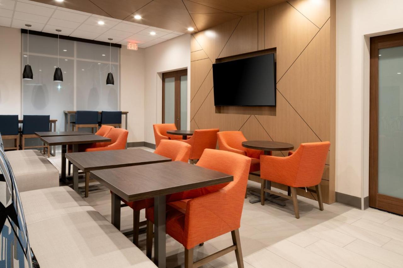Holiday Inn Express & Suites - Hollister By Ihg Eksteriør billede