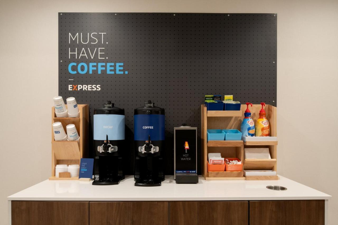 Holiday Inn Express & Suites - Hollister By Ihg Eksteriør billede