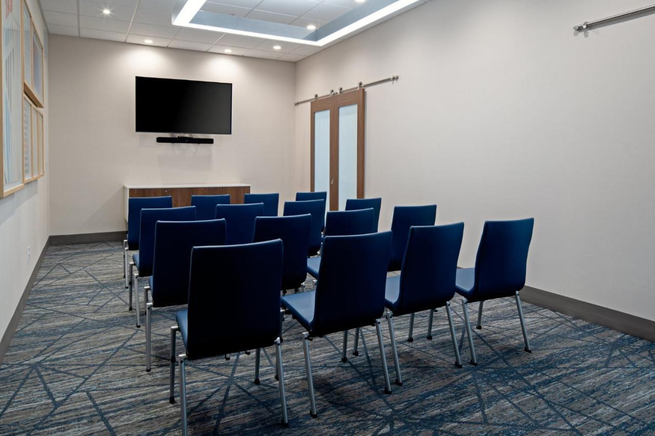 Holiday Inn Express & Suites - Hollister By Ihg Eksteriør billede