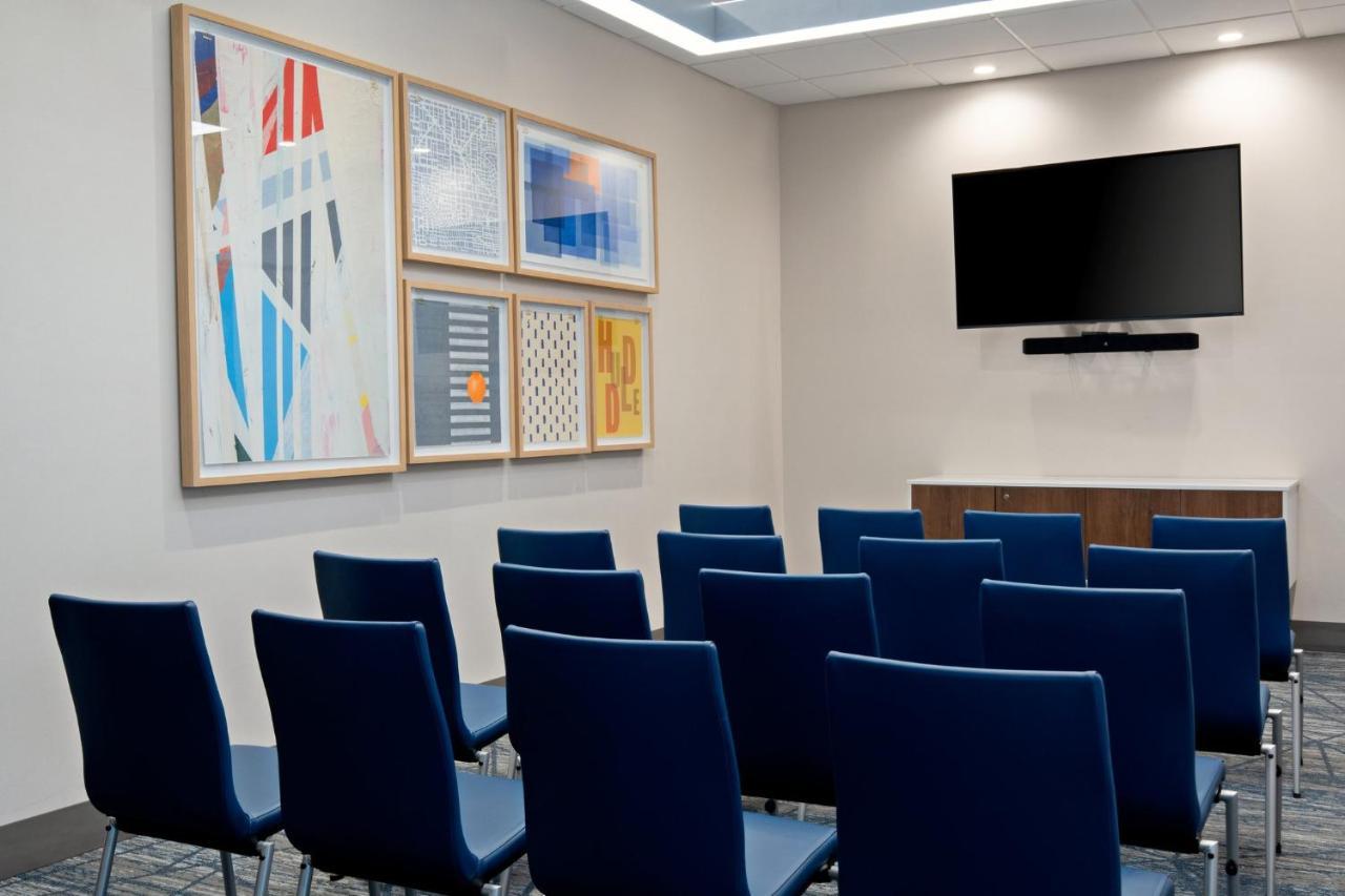 Holiday Inn Express & Suites - Hollister By Ihg Eksteriør billede